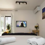 And Hot Tub * سبليت
