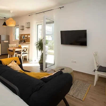 And Hot Tub Daire Split