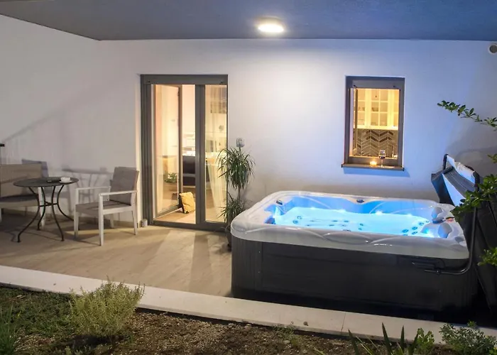 And Hot Tub Apartment Split