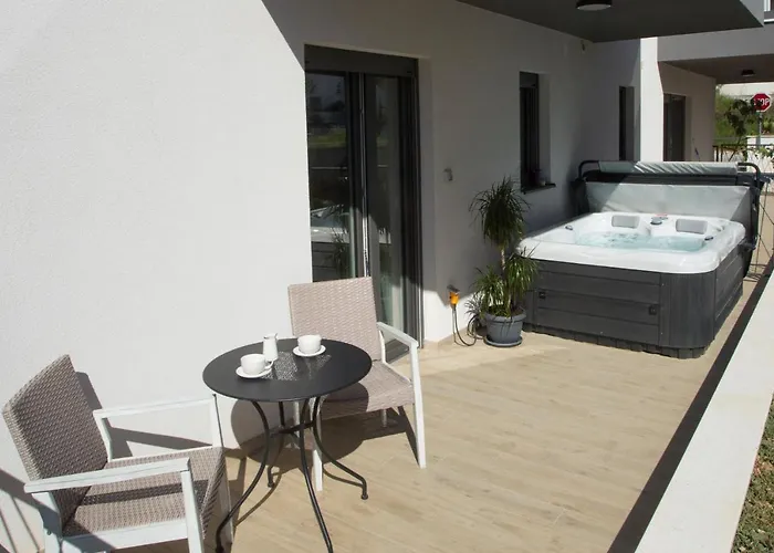 And Hot Tub Apartment