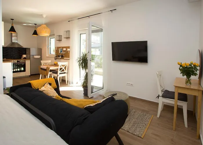 And Hot Tub Apartment Split